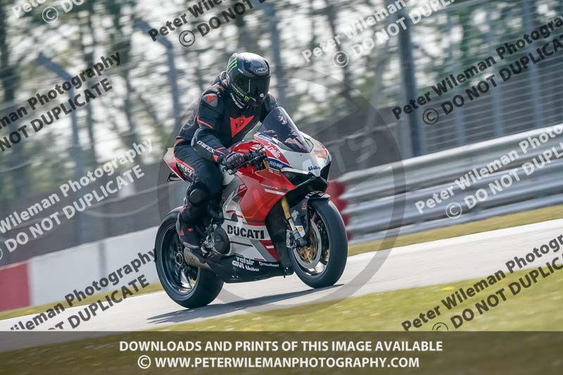 donington no limits trackday;donington park photographs;donington trackday photographs;no limits trackdays;peter wileman photography;trackday digital images;trackday photos